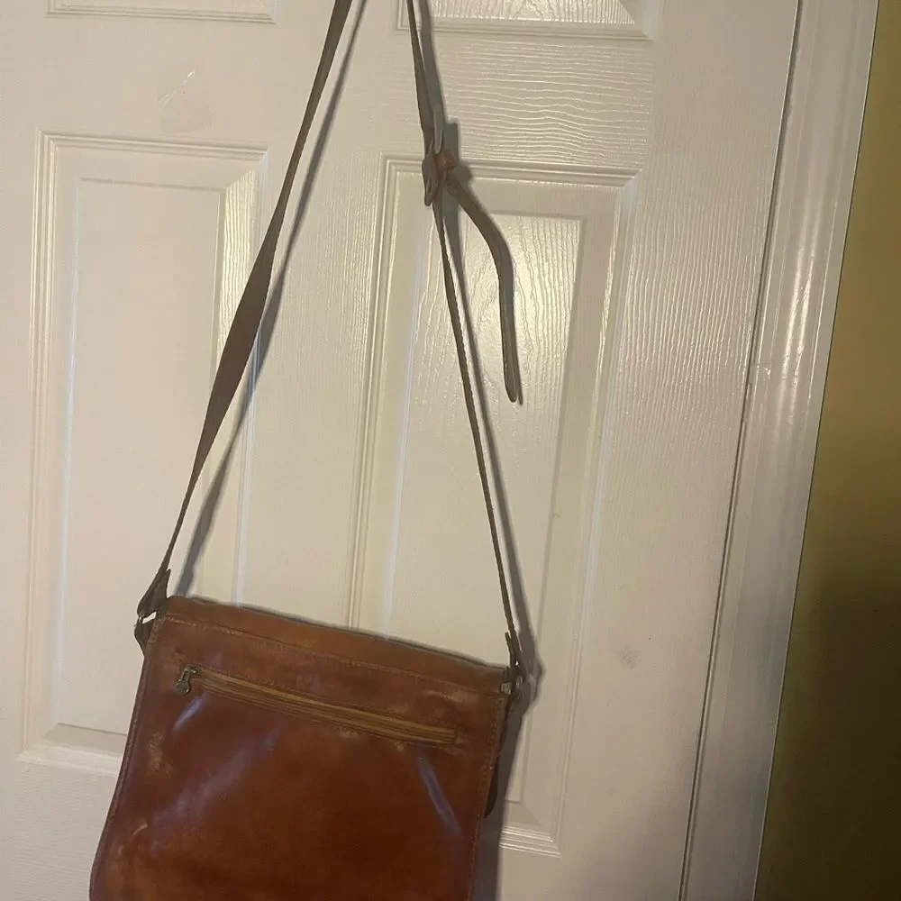 Vera pelle made in Italy leather faded brown messenger Bag with rustic hardware